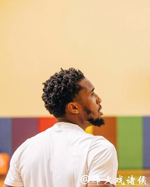 米切尔:靠直觉打球克服疲劳之旅 米切尔:靠直觉打球克服疲劳之旅