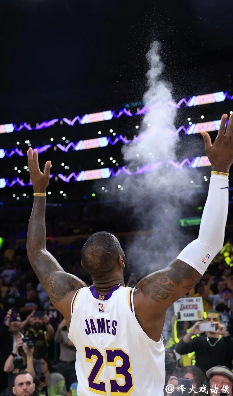 NBA新赛季前瞻:争冠格局混乱 詹杜库难现辉煌 NBA新赛季前瞻:争冠格局混乱 詹杜库难现辉煌