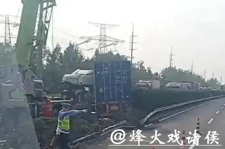 现场处置2小时！绕城高速7车相撞3人受伤